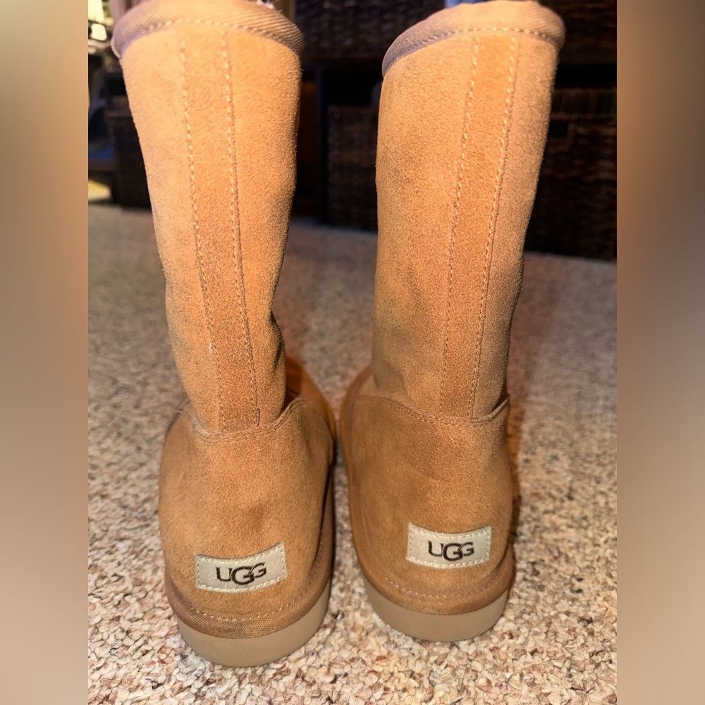 Medium UGG boot with zipper